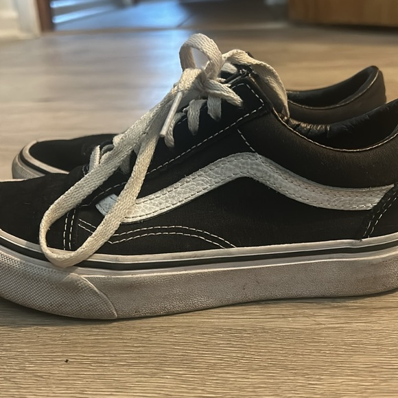 Vans - Picture 2 of 2